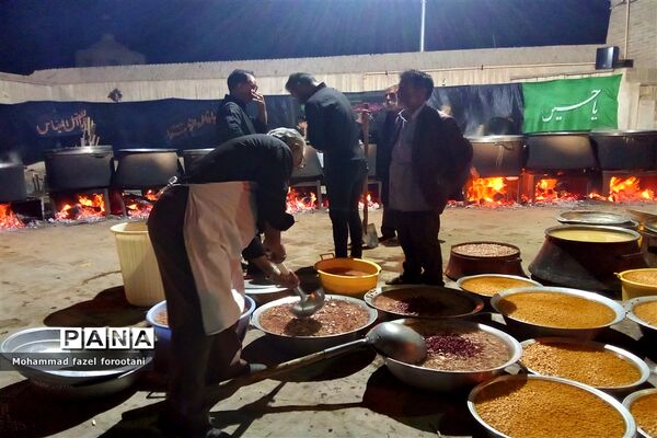 طبخ غلور در شب اربعین به رسم هرساله در خراسان جنوبی