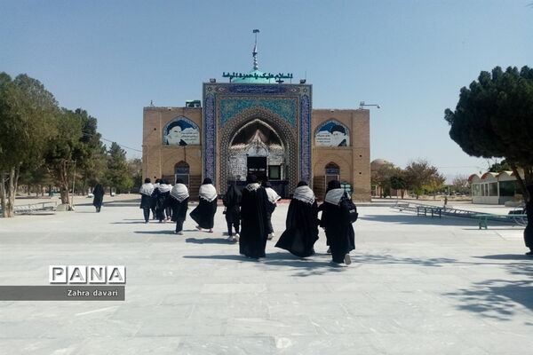 مراسم غبارروبی گلزار شهدا در شهر زیارت