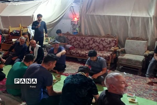 جلوه‌هایی از حضور و فعالیت دانش‌آموزان ایرانی و عراقی در موکب ‌های اربعین