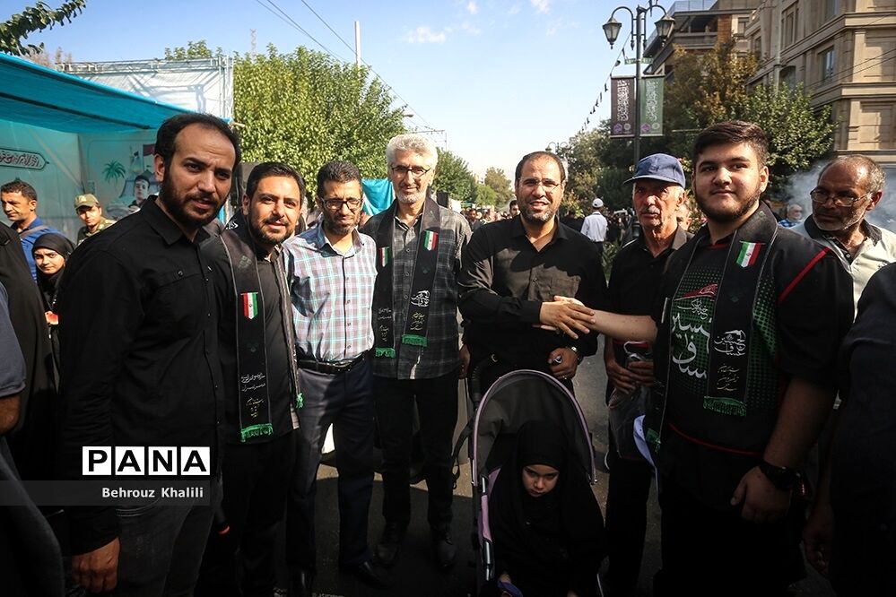 برپایی موکب سازمان دانش‌آموزی در مسیر پیاده‌روی جاماندگان اربعین‌