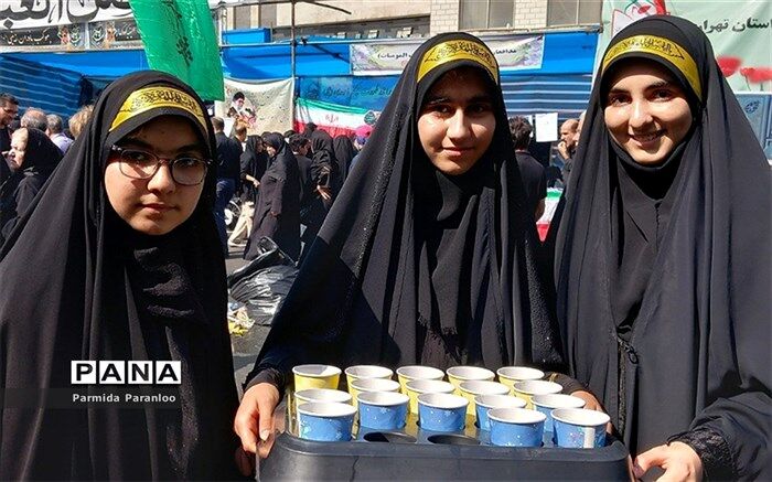 حضور پرشور عاشقان حسینی در موکب سازمان دانش‌آموزی شهرستان‌های تهران/فیلم