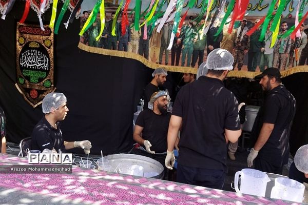 حضور گسترده مردم شهرستان قرچک در پیاده روی جاماندگان اربعین حسینی