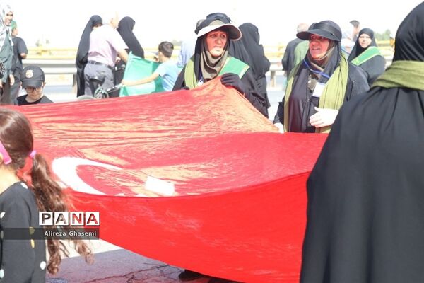 مراسم پیاده‌روی دل‌های اربعین در شهر اراک