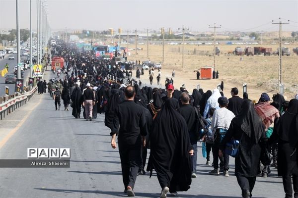 مراسم پیاده‌روی دل‌های اربعین در شهر اراک