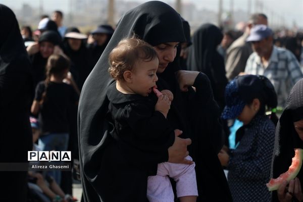 مراسم پیاده‌روی دل‌های اربعین در شهر اراک