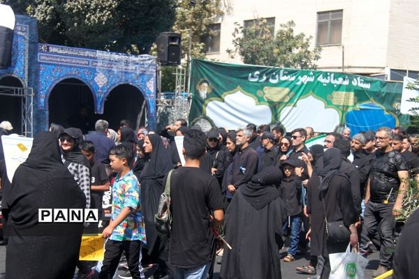 پیاده‌روی اربعین با حضور جمعی از مردم در شهرری