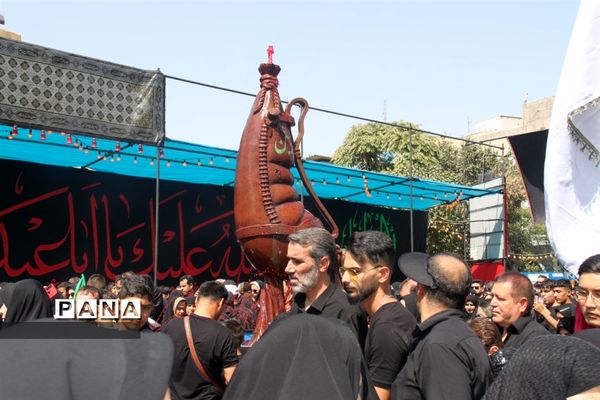 پیاده‌روی اربعین با حضور جمعی از مردم در شهرری