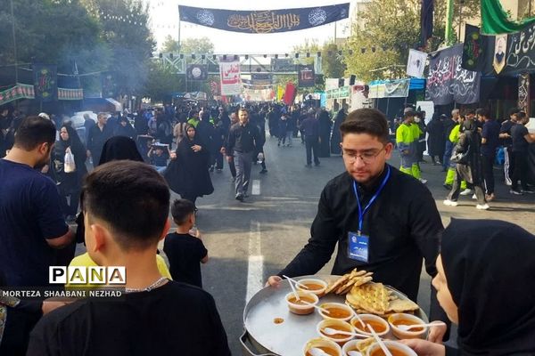 موکب حب الحسین(ع)  فشافویه درمسیر پیاده‌روی جاماندگان اربعین حسینی