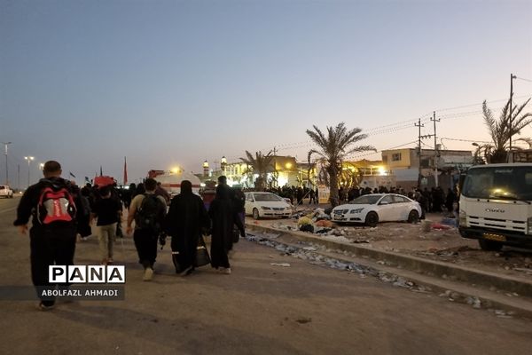 حال و هوای حرم ائمه معصومین در راهپیمایی اربعین