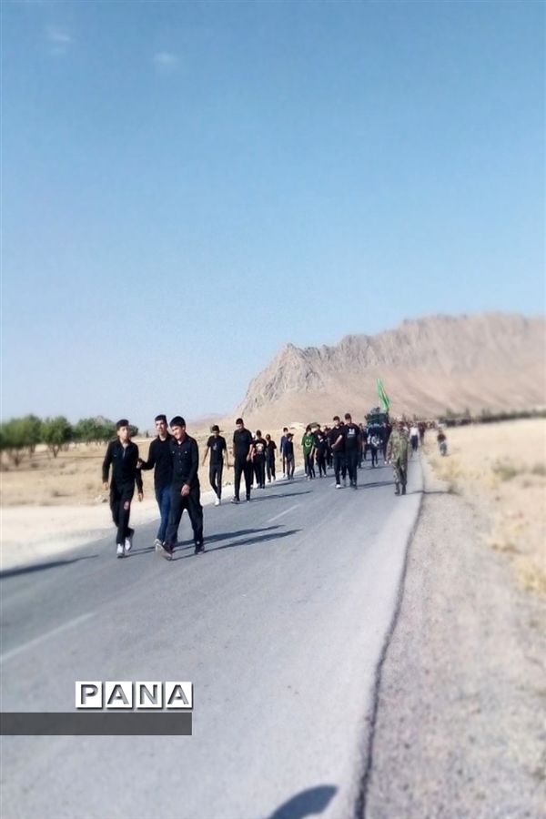 همایش پیاده‌روی جاماندگان حسینی از حرم تا حرم در شهرستان بن