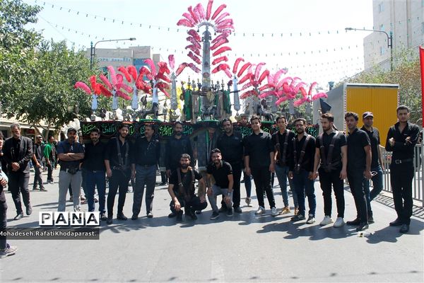 بیعت عاشقان اباعبدالله (ع) در روز اربعین