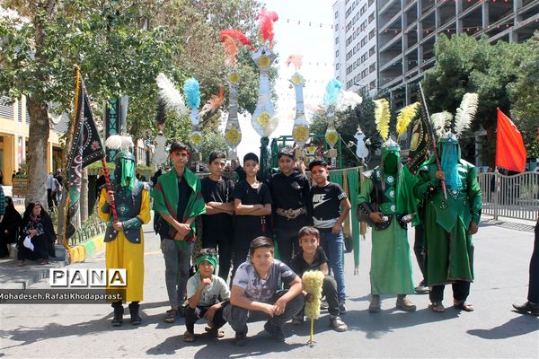 بیعت عاشقان اباعبدالله (ع) در روز اربعین