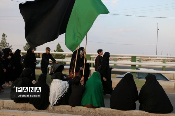پیاده‌روی مردم قم در اربعین حسینی(ع)