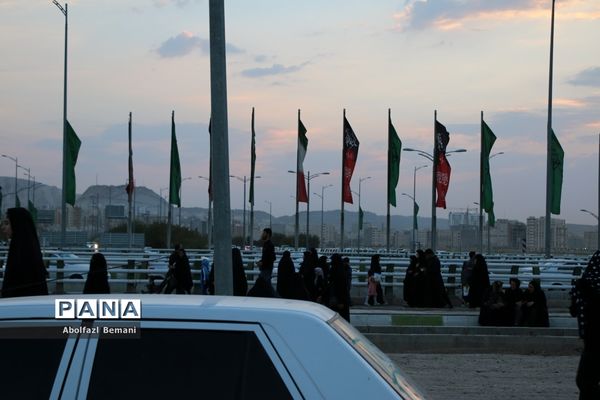 پیاده‌روی مردم قم در اربعین حسینی(ع)