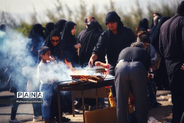 پیاده‌روی جاماندگان اربعین حسینی درشهر دانسفهان دراستان قزوین
