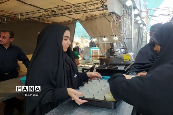 عزاداری و پیاده‌روی مردم قم در گرامیداشت اربعین حسینی