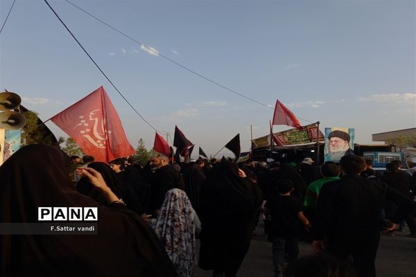 عزاداری و پیاده‌روی مردم قم در گرامیداشت اربعین حسینی