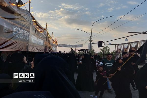 عزاداری و پیاده‌روی مردم قم در گرامیداشت اربعین حسینی