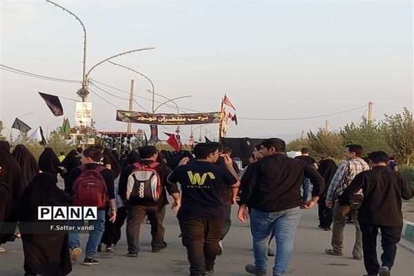 عزاداری و پیاده‌روی مردم قم در گرامیداشت اربعین حسینی