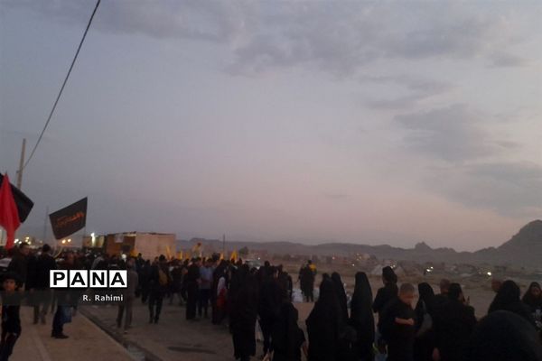 عزاداری و پیاده‌روی مردم قم در گرامیداشت اربعین حسینی