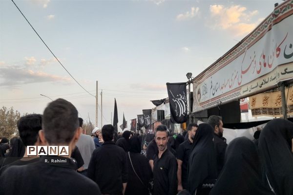 عزاداری و پیاده‌روی مردم قم در گرامیداشت اربعین حسینی