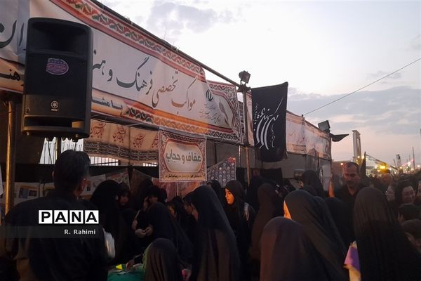 عزاداری و پیاده‌روی مردم قم در گرامیداشت اربعین حسینی