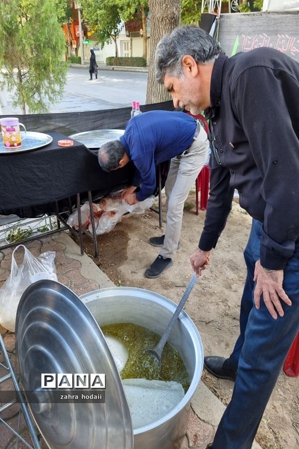 خدمات‌رسانی موکب دانش‌آموزان خراسان شمالی به جاماندگان حسینی