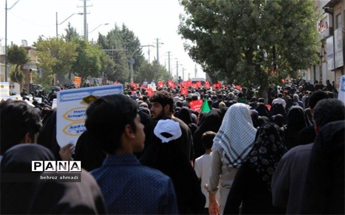 پیاده روی جاماندگان اربعین حسینی در کرمانشاه/فیلم