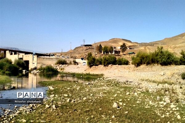سد آبی خاکی روستای درکه در استان کرمانشاه