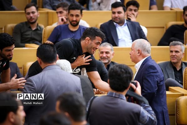مراسم تجلیل از مدال‌آوران و قهرمانان ورزشی
