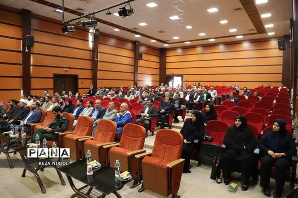 جلسه شورای اداری شهرستان بهارستان