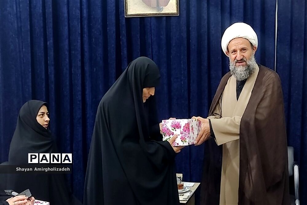 مراسم تجلیل و تقدیر از روحانیون طرح امین شهرستان‌قرچک