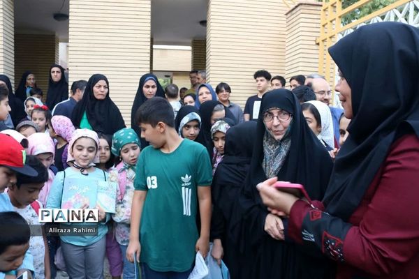 نشست ادبی با حضور کلر ژوبرت