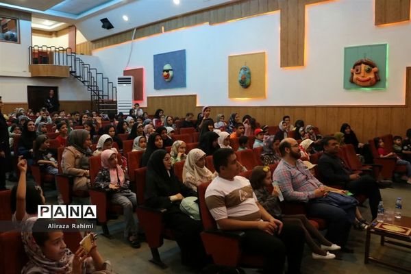 نشست ادبی با حضور کلر ژوبرت