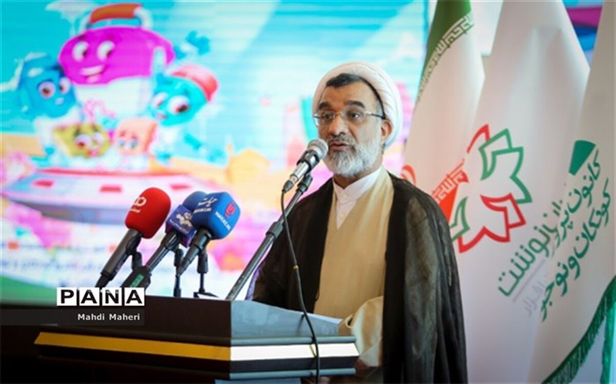 حجت‌الاسلام خسرو پناه : باید بر صنعت نوشت افزار نگاه حکمرانی داشت