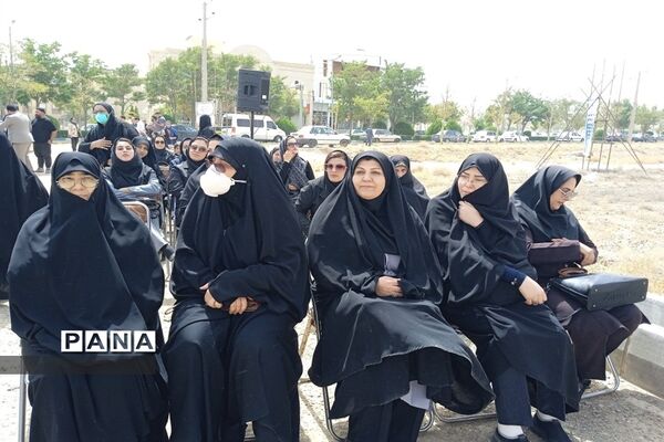 آیین کلنگ‌زنی مجتمع تجاری تخصصی بانوان در شهرستان گلبهار