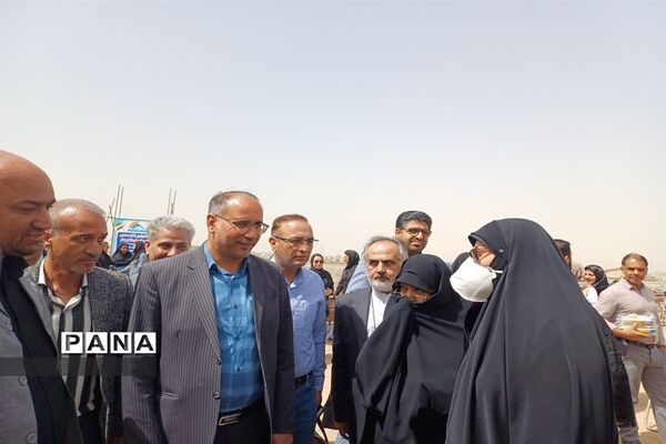 آیین کلنگ‌زنی مجتمع تجاری تخصصی بانوان در شهرستان گلبهار