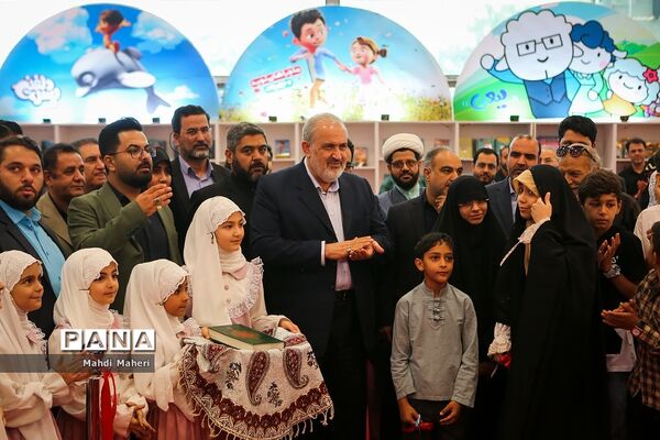 افتتاحیه نهمین نمایشگاه ایران نوشت