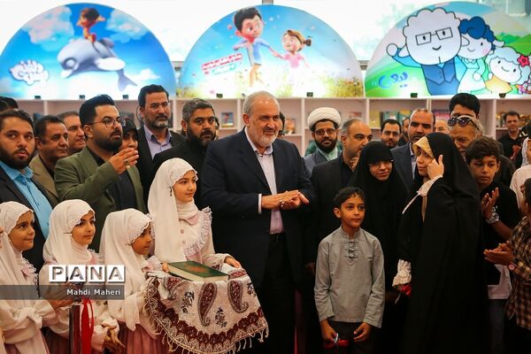افتتاحیه نهمین نمایشگاه ایران نوشت