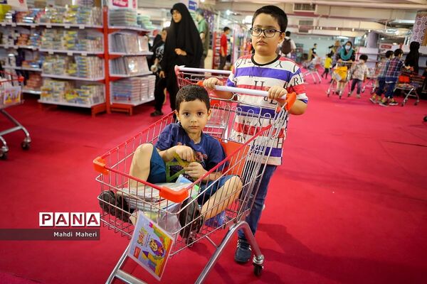 افتتاحیه نهمین نمایشگاه ایران نوشت