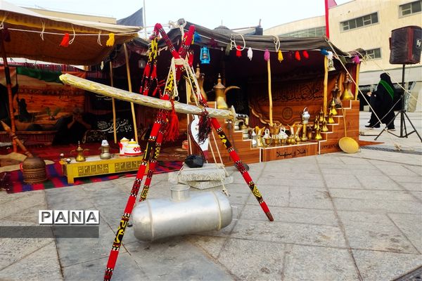 نوجوانان مشهدی خادم زائران و مجاوران امام مهربانی‌ها