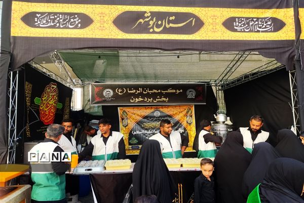 نوجوانان مشهدی خادم زائران و مجاوران امام مهربانی‌ها