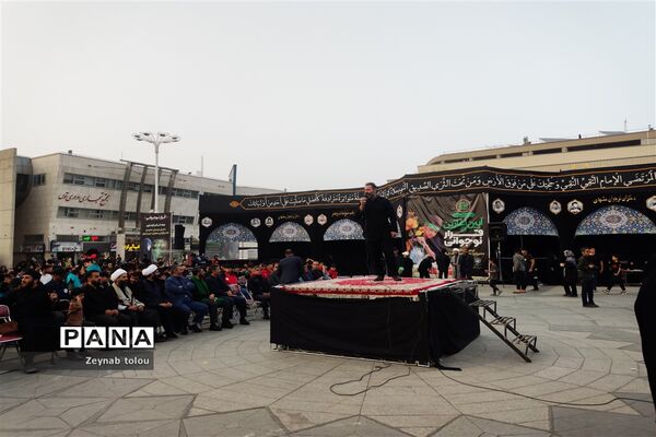 نوجوانان مشهدی خادم زائران و مجاوران امام مهربانی‌ها