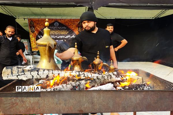 نوجوانان مشهدی خادم زائران و مجاوران امام مهربانی‌ها