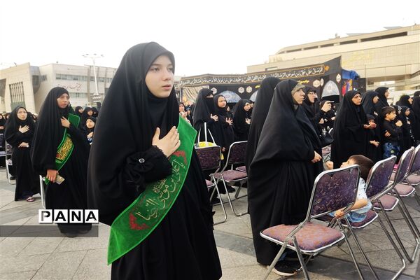 نوجوانان مشهدی خادم زائران و مجاوران امام مهربانی‌ها