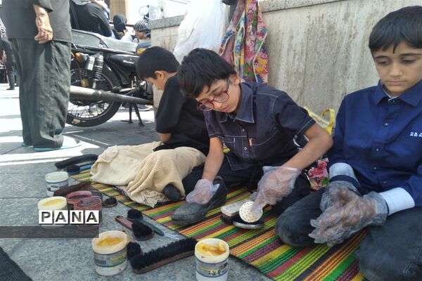 خدمت‌رسانی موکب داران و عاشقان حسینی به زائران امام رضا (ع) در عرصه میدان شهدا