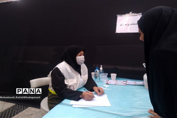 خدمت‌رسانی موکب داران و عاشقان حسینی به زائران امام رضا (ع) در عرصه میدان شهدا