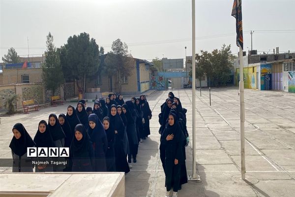 مانور شروع مدرسه در سال تحصیلی جدید برای دانش‌آموزان جدیدالورود در دبیرستان نمونه دولتی آمنه ( س)
