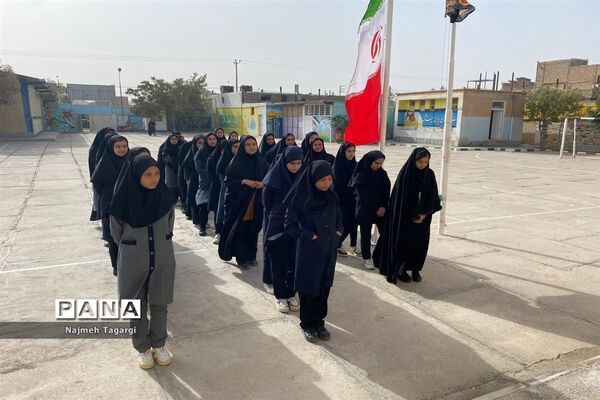 مانور شروع مدرسه در سال تحصیلی جدید برای دانش‌آموزان جدیدالورود در دبیرستان نمونه دولتی آمنه ( س)