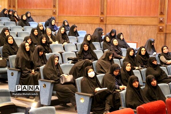 جلسه علمی تخصصی مدیران مدارس در آموزش و پرورش ناحیه ۶ مشهد